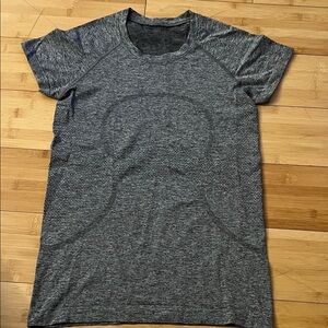 lululemon athletica Gray Short Sleeve Tee